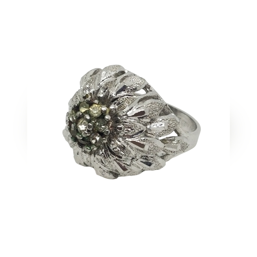 UNCAS VINTAGE SILVERPLATED FEATHERS DESIGN COCKTAIL RING WITH GLASS STONES